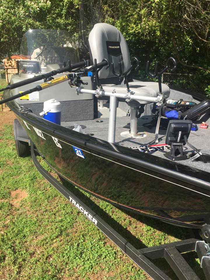 Anyone have a Tracker Pro Guide V-16 SC with Driftmaster Rod Holders